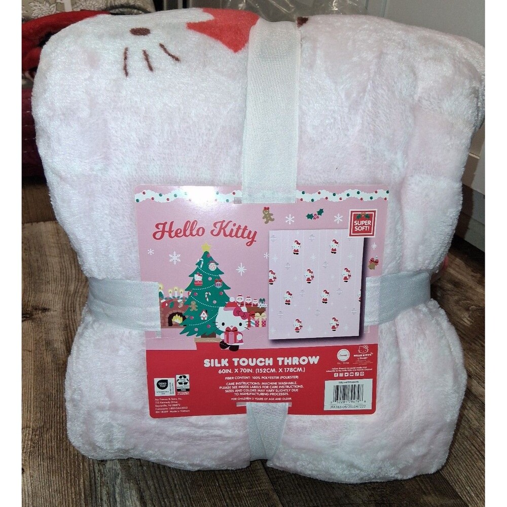Hello Kitty Holiday Throw Blanket, 60"x70" - Picture 2 of 4